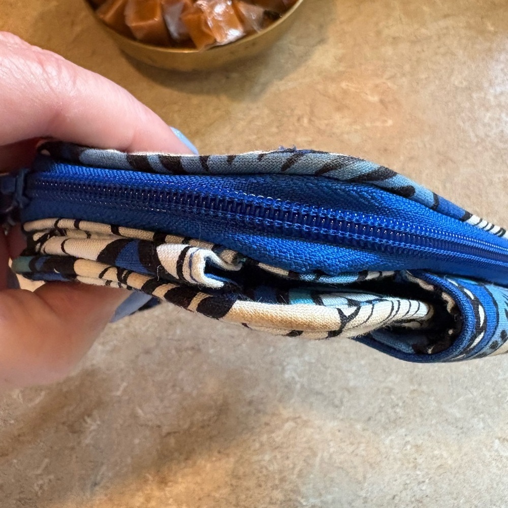 Vera Bradley Blue Bayou Smartphone Wristlet Wallet (retired) - Picture 5 of 12